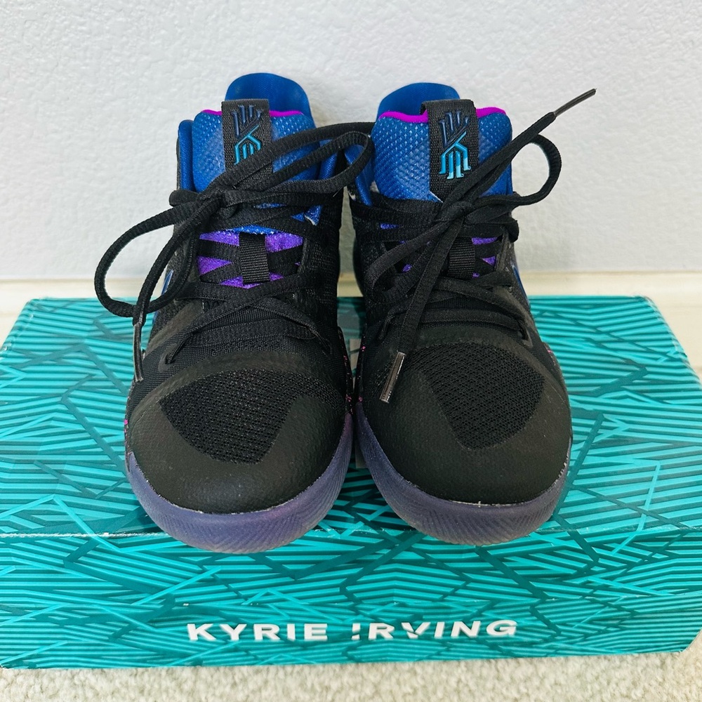Kyrie 3 Basketball Shoes (Kids/Youth)